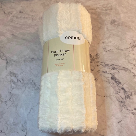 COMMA HOME Plush Throw Blanket - Picture 3 of 3